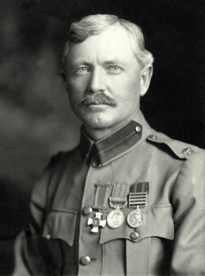 Major_Frederick_Russell_Burnham_DSO_1901