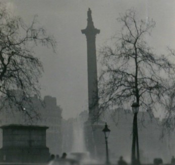 Nelson's_Column_during_the_Great_Smog_of_1952